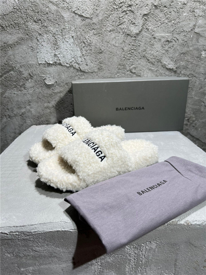 BLCG SLIPPERS