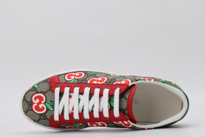 Gv*c ace embroidered low-top sneaker