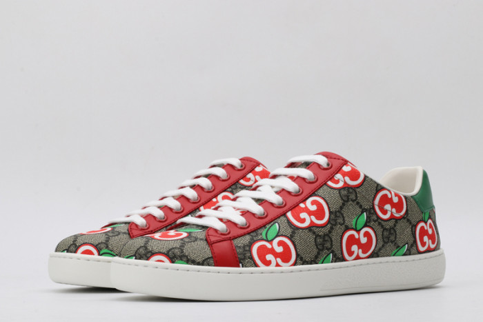 Gv*c ace embroidered low-top sneaker