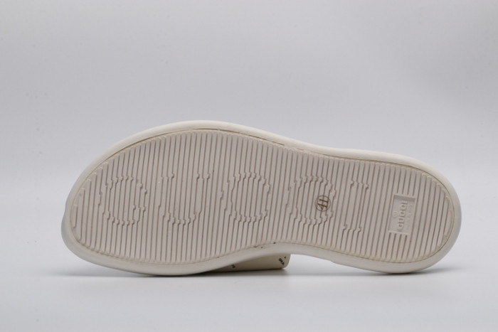 Gv*c slippers